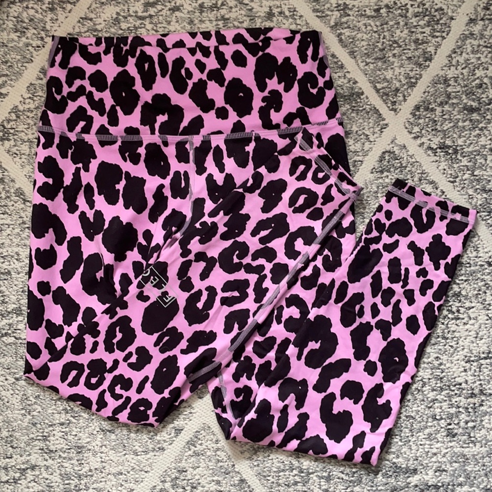 FLEO limited release Desb leopard legging
